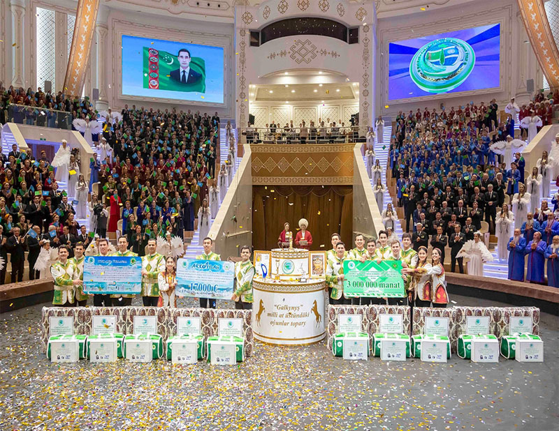 «Galkynyş» milli at üstündäki oýunlar toparynyň gazanan halkara üstünligi dabaralanýar